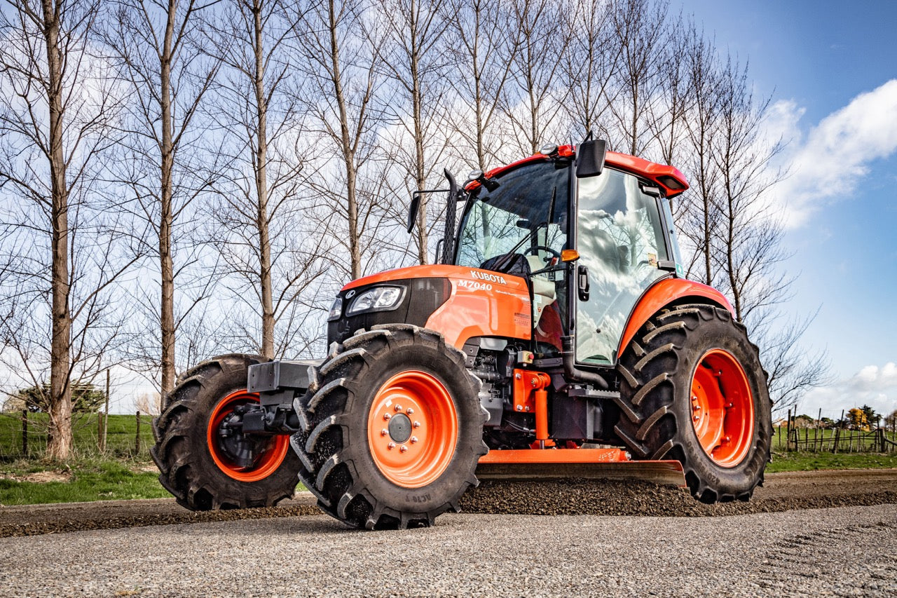 Neilo M7040 Cabin Grader - Neilo Equipment